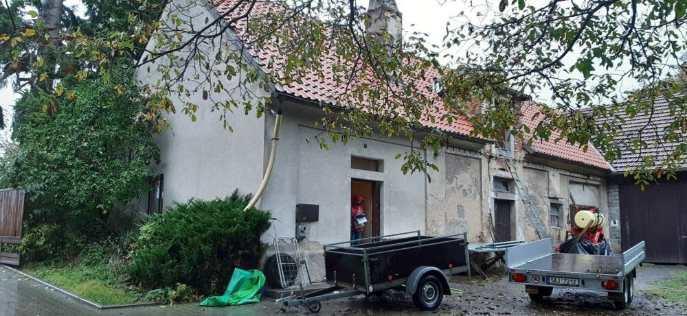 Polesí Dolní Břežany a hospodářský objekt Sulice před rekonstrukcí